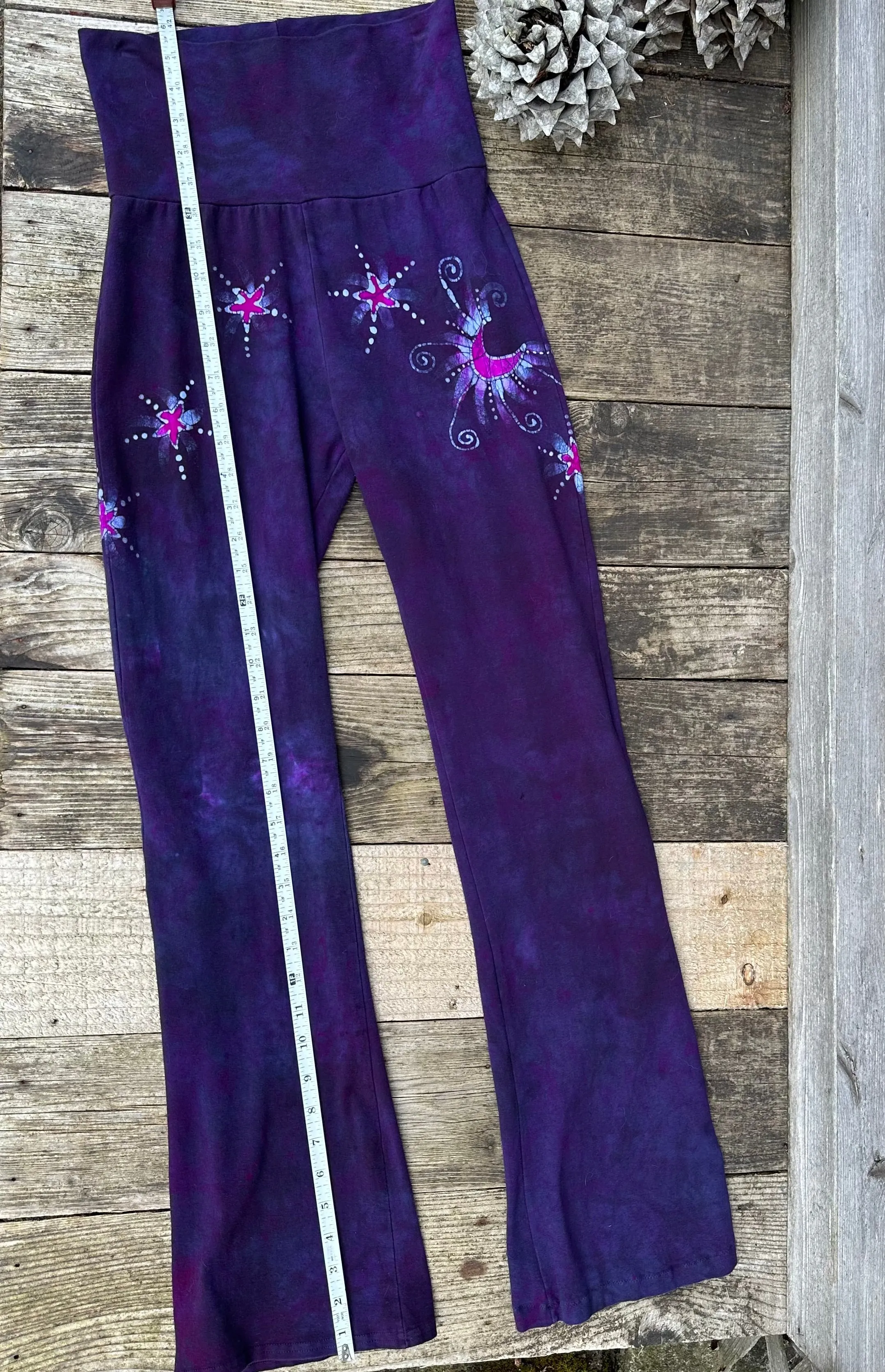 Purple Passion Moonflower Stars Stretchy Yoga Pants Size Small - Medium